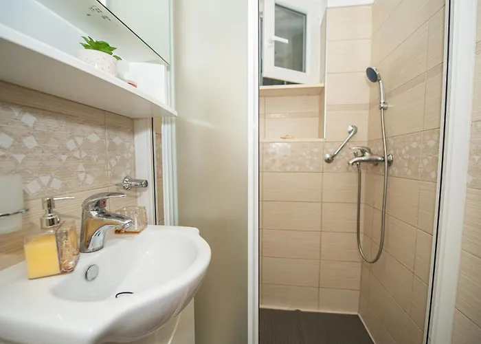 Blue Moon 아파트 스플리트