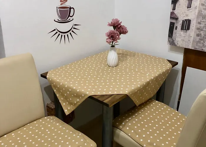 Blue Moon 아파트 스플리트