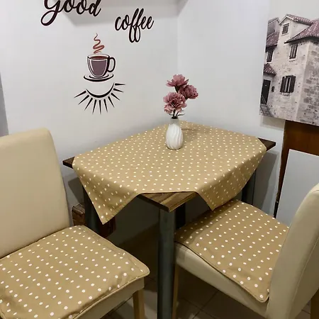 Blue Moon 아파트 스플리트